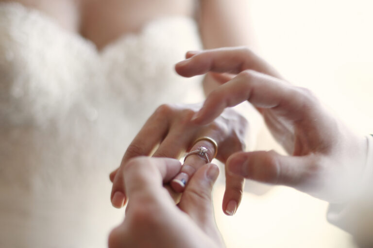 cincin tunangan elegan